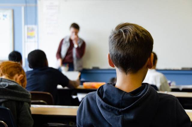 Choisir la bonne école internationale française : Guide pour les parents expatriés